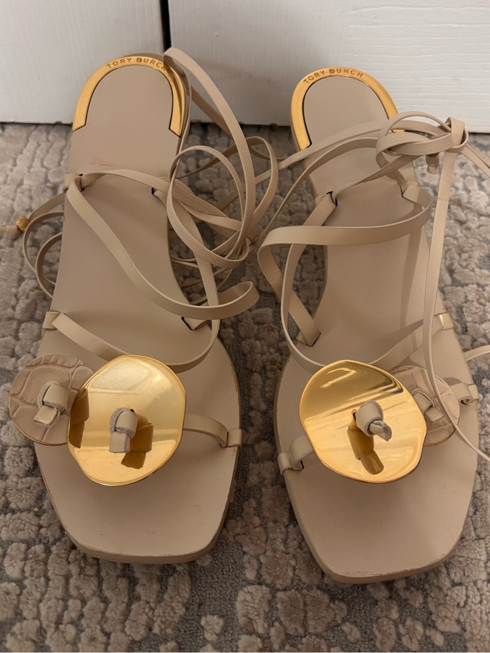 NWT Tory Burch Cream Lace-Up Sandals with Gold Discs size 8